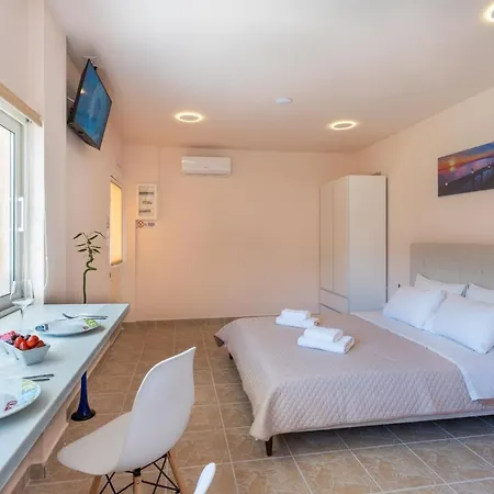 Modular With Heated Pool Artemis Greece Semesterbostad *
