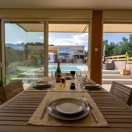 Modular With Heated Pool Artemis Greece *