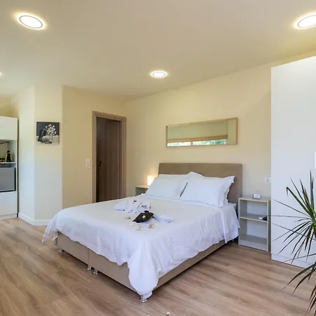 Semesterbostad Modular With Heated Pool Artemis Greece